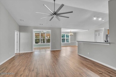 Welcome to this beautifully maintained 3 bedroom, 2 bath home - photo 9