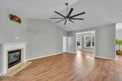 Welcome to this beautifully maintained 3 bedroom, 2 bath home - photo 10
