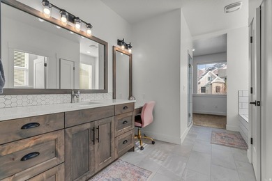 Don't miss this thoughtfully designed custom and fully finished - photo 14