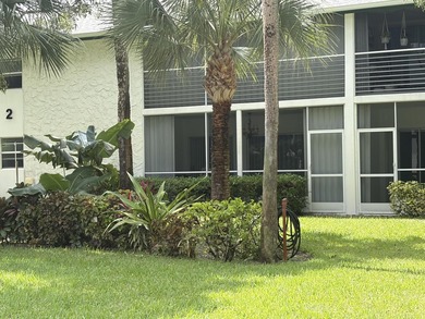 Charming first-floor condo. Step inside to find a spacious - photo 28