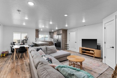 Don't miss this thoughtfully designed custom and fully finished - photo 32
