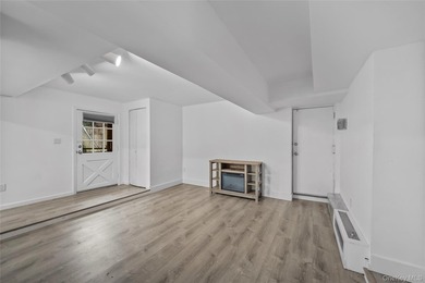Larchmont Living at Your Fingertips! Step into this charming - photo 11