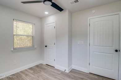 Welcome to your dream home! This beautiful smart home is - photo 16