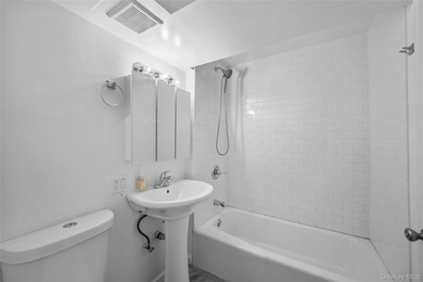 Larchmont Living at Your Fingertips! Step into this charming - photo 17