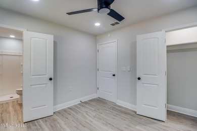 Welcome to your dream home! This beautiful smart home is - photo 18