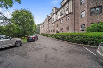Larchmont Living at Your Fingertips! Step into this charming - photo 19