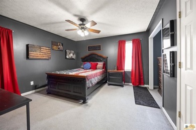 The square footage tells the story. With approximately 3,000 - photo 19