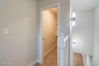 Welcome to your dream home! This beautiful smart home is - photo 20