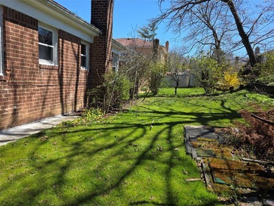This Spacious 50x100 Lot, Building area 1,666 sf, (Living Area 1 - photo 2