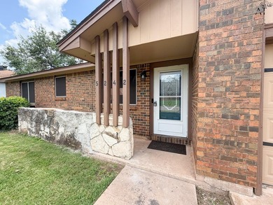 Welcome home to this move-in ready gem in a quiet neighborhood - photo 2