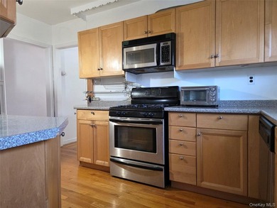 This Spacious 50x100 Lot, Building area 1,666 sf, (Living Area 1 - photo 6
