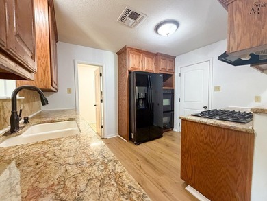 Welcome home to this move-in ready gem in a quiet neighborhood - photo 6