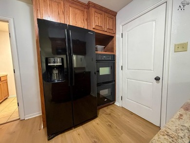 Welcome home to this move-in ready gem in a quiet neighborhood - photo 7