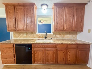 Welcome home to this move-in ready gem in a quiet neighborhood - photo 9