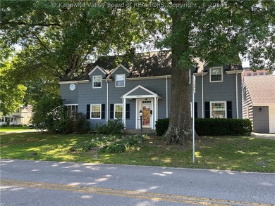 Always a favorite of mine! This is a beautiful colonial home - photo 1