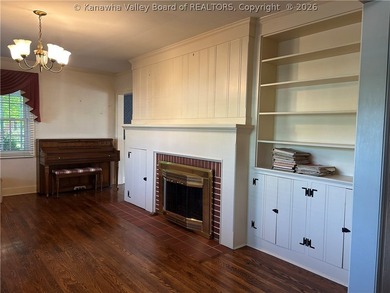 Always a favorite of mine! This is a beautiful colonial home - photo 3