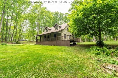 Totally updated throughout, this two-bedroom, two-bath cottage - photo 2