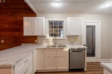 Totally updated throughout, this two-bedroom, two-bath cottage - photo 10