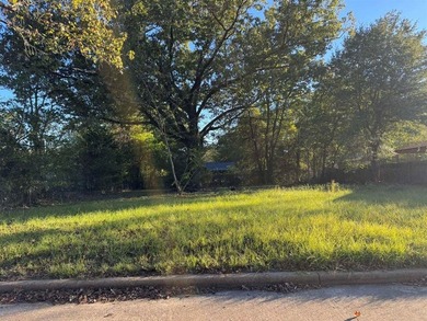 Great lot to build a home on in Lufkin! Seller is ready to - photo 1