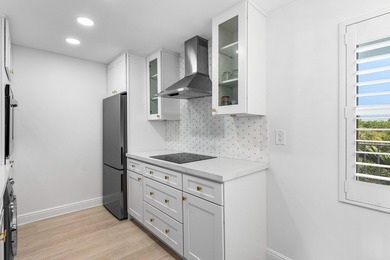 INTRACOASTAL VIEWS FULLY RENOVATED! Experience waterfront living - photo 12