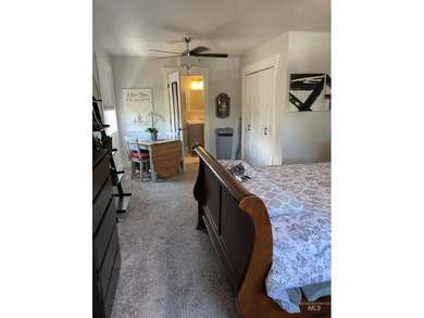 This home has it all! 5 Bedrooms, spacious master has a standing - photo 24