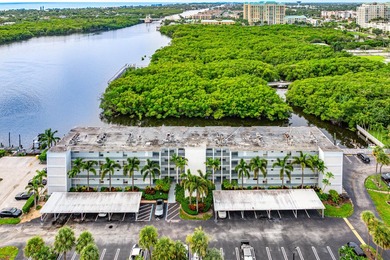 INTRACOASTAL VIEWS FULLY RENOVATED! Experience waterfront living - photo 29
