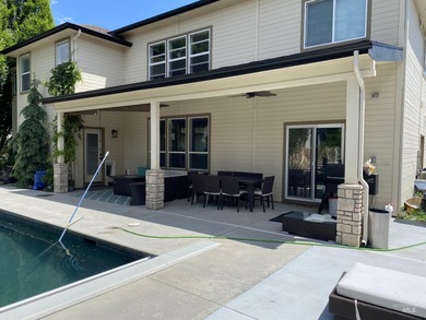 This home has it all! 5 Bedrooms, spacious master has a standing - photo 30
