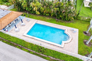 INTRACOASTAL VIEWS FULLY RENOVATED! Experience waterfront living - photo 32