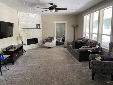 This home has it all! 5 Bedrooms, spacious master has a standing - photo 33