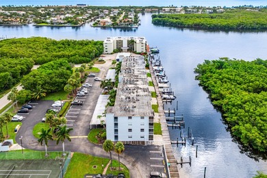 INTRACOASTAL VIEWS FULLY RENOVATED! Experience waterfront living - photo 33