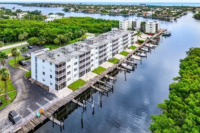 INTRACOASTAL VIEWS FULLY RENOVATED! Experience waterfront living - photo 34