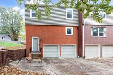 Lakewood Lakes Townhome/Townhouse For Sale in Lees Summit Missouri