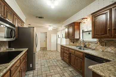Corner-lot home with a great floor plan and endless potential! - photo 6