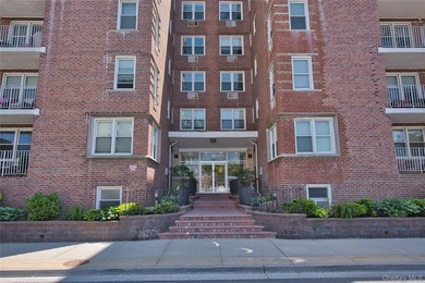 Welcome to the City by the Sea! Step into this beautifully - photo 1