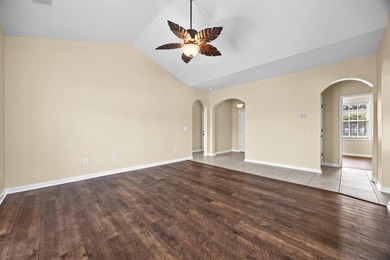 This lovely waterview 3BR / 2BA 2 car garage all Brick home in - photo 11