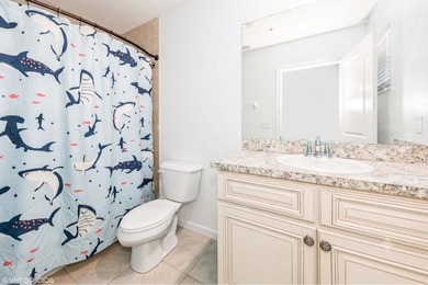 Stunning *2018* Newer Construction! 2 bed, 2.5 bath, fee simple - photo 12