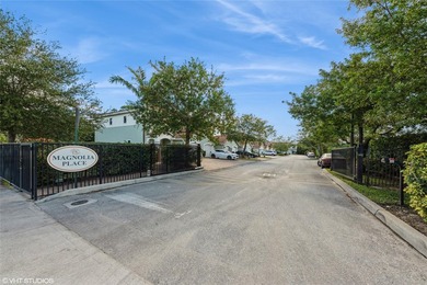 Stunning *2018* Newer Construction! 2 bed, 2.5 bath, fee simple - photo 15