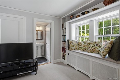Discover the perfect blend of classic elegance, timeless charm - photo 14