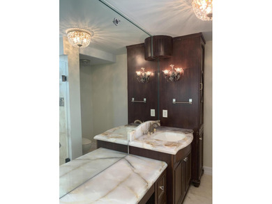 Renovated 2/2 plus den end unit condo in the highly desirable - photo 14