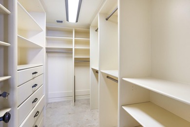 Renovated 2/2 plus den end unit condo in the highly desirable - photo 15