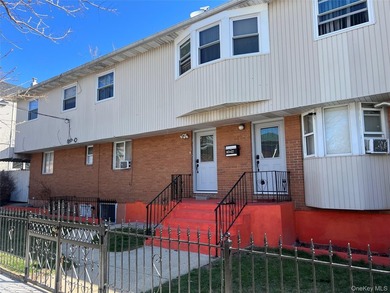 Legal 2 family house in excellent condition - built in 1985. It - photo 1
