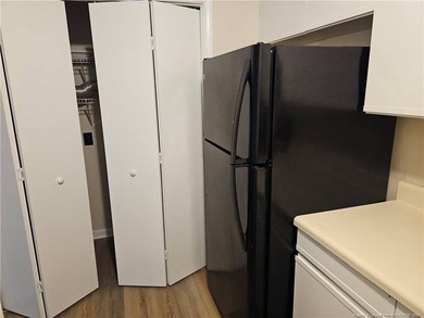 Step into easy living with this beautifully refreshed and - photo 8