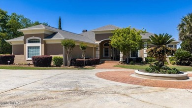Custom-Built, one owner home with breath taking views on Lake - photo 2