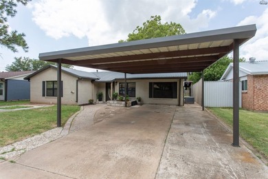 Completely updated 4BR, 2BA home near Lake Wichita! Open floor - photo 2