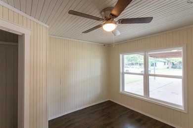 Completely updated 4BR, 2BA home near Lake Wichita! Open floor - photo 7