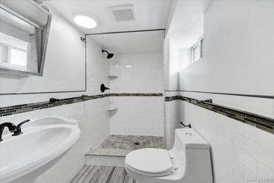 Well-maintained two-family home in the desirable Throggs Neck - photo 25