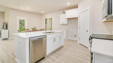 Welcome to Deer Ridge Crossing in Gulf Breeze, FL! The charming - photo 3