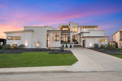 A striking custom-built modern residence overlooking the lake - photo 1