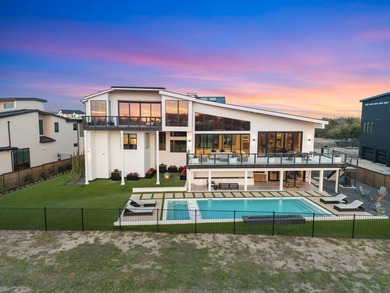 A striking custom-built modern residence overlooking the lake - photo 5
