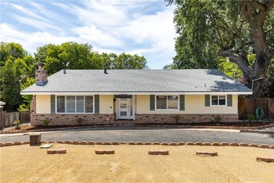 Welcome to 8130 Azucena Avenue in Atascadero! A warm and - photo 1